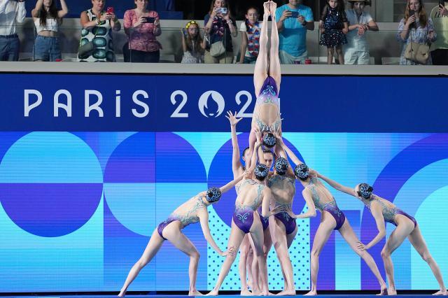 v体育-Day 12前瞻：花游攀岩冲击历史首金 中国举重亮相