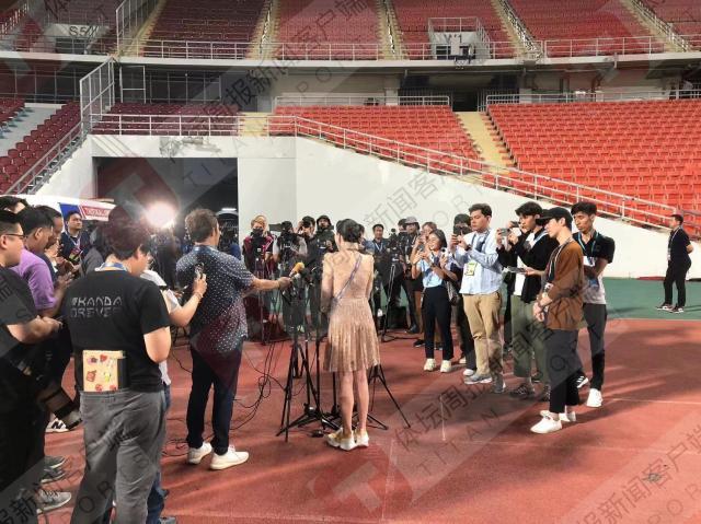 v体育-泰国美女领队开出300万赢球奖 国足36强赛无奖金