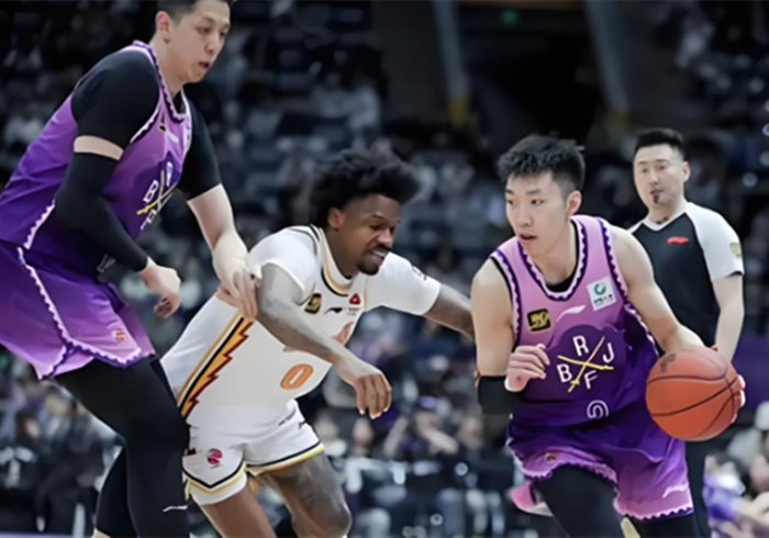 7胜11负不下课！张庆鹏带队战绩不佳，“5人”却让他稳坐帅位|北控|陈国豪|萨林杰|沈梓捷|篮板_新浪体育_新浪新闻