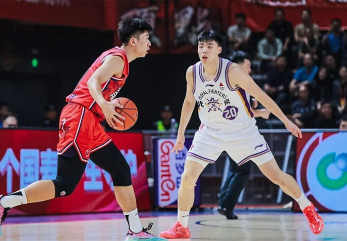 7胜11负不下课！张庆鹏带队战绩不佳，“5人”却让他稳坐帅位|北控|陈国豪|萨林杰|沈梓捷|篮板_新浪体育_新浪新闻