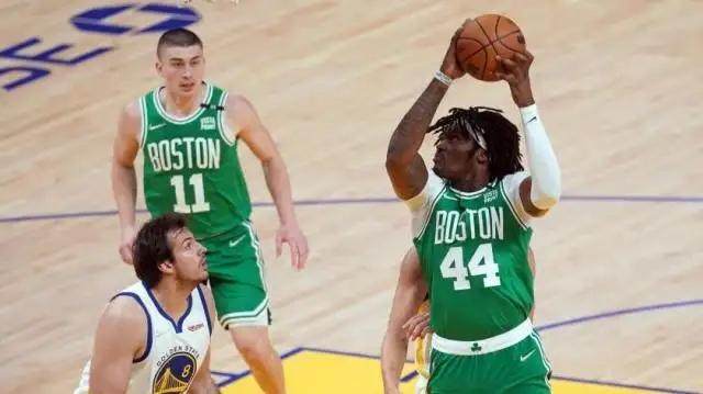 1654755470003015490.jpg v体育-难以逾越的五指山!罗威成总决赛勇士无解难题