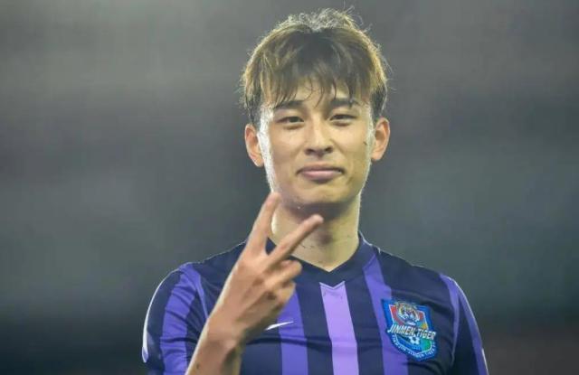 1653274753557003181.jpg v站体育-巴顿:兴奋期盼新赛季早点来 津门虎的目标先保级