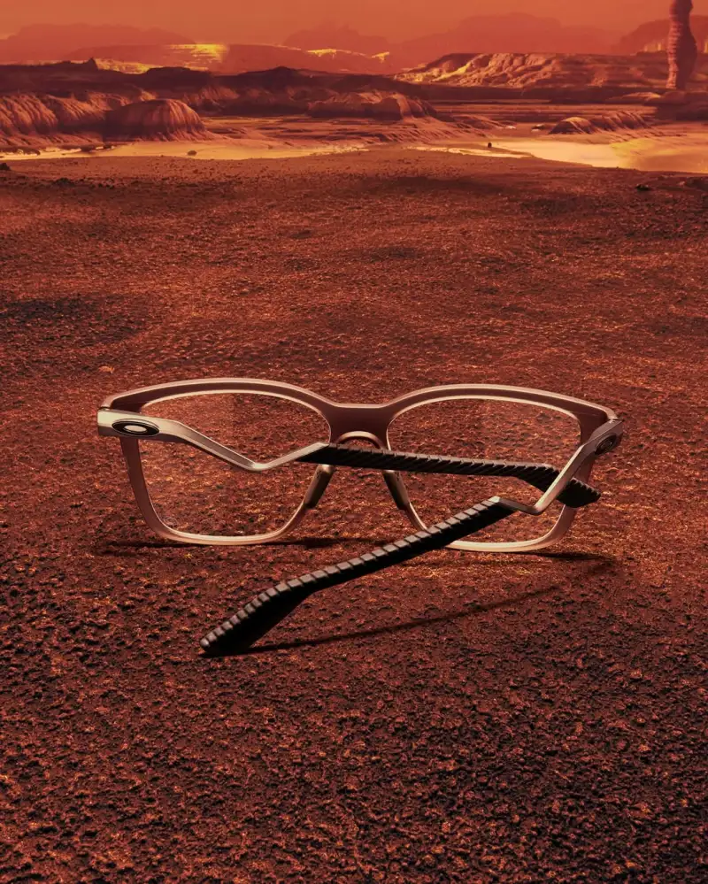  有变帅吗？姆巴佩发布佩戴欧克利联名眼镜的宣传图