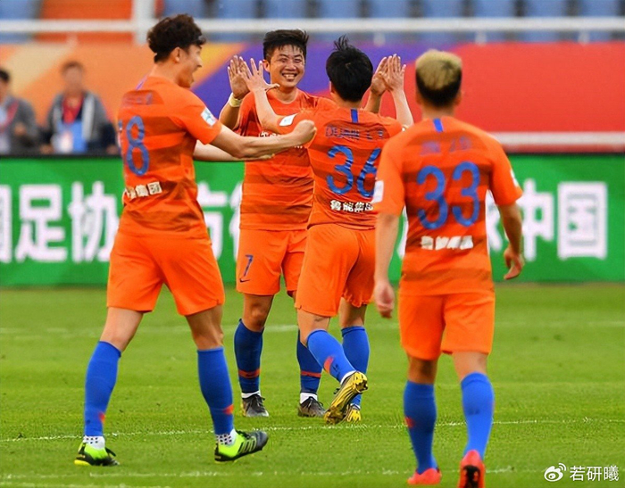 v站体育-马德鲁加曾被视为鲁能离队热门，如今为何依然没走，原因找到了|阿尔瓦罗|洛佩斯|本菲卡足球俱乐部|山东泰山|克雷桑_新浪体育_新浪新闻