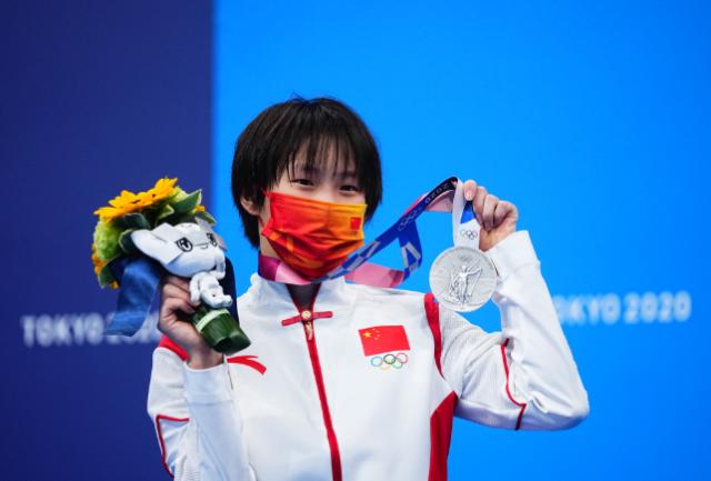 v站-陈芋汐克服发育关摘得银牌 赛前获偶像吴敏霞鼓励